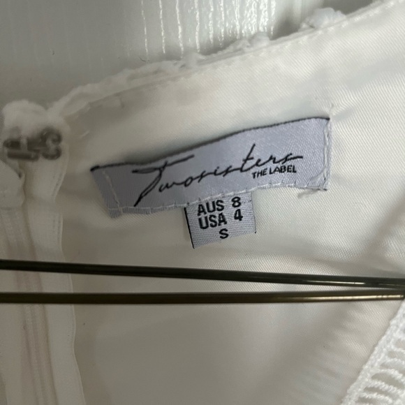 Two sisters white dress - size 4/small - Picture 5 of 6